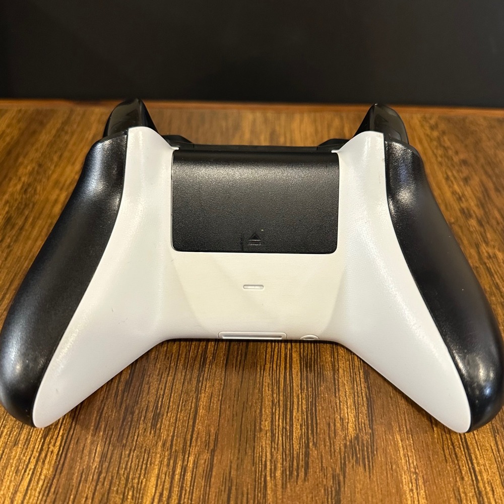 Microsoft Xbox One Wireless Controlle - Picture 5 of 6